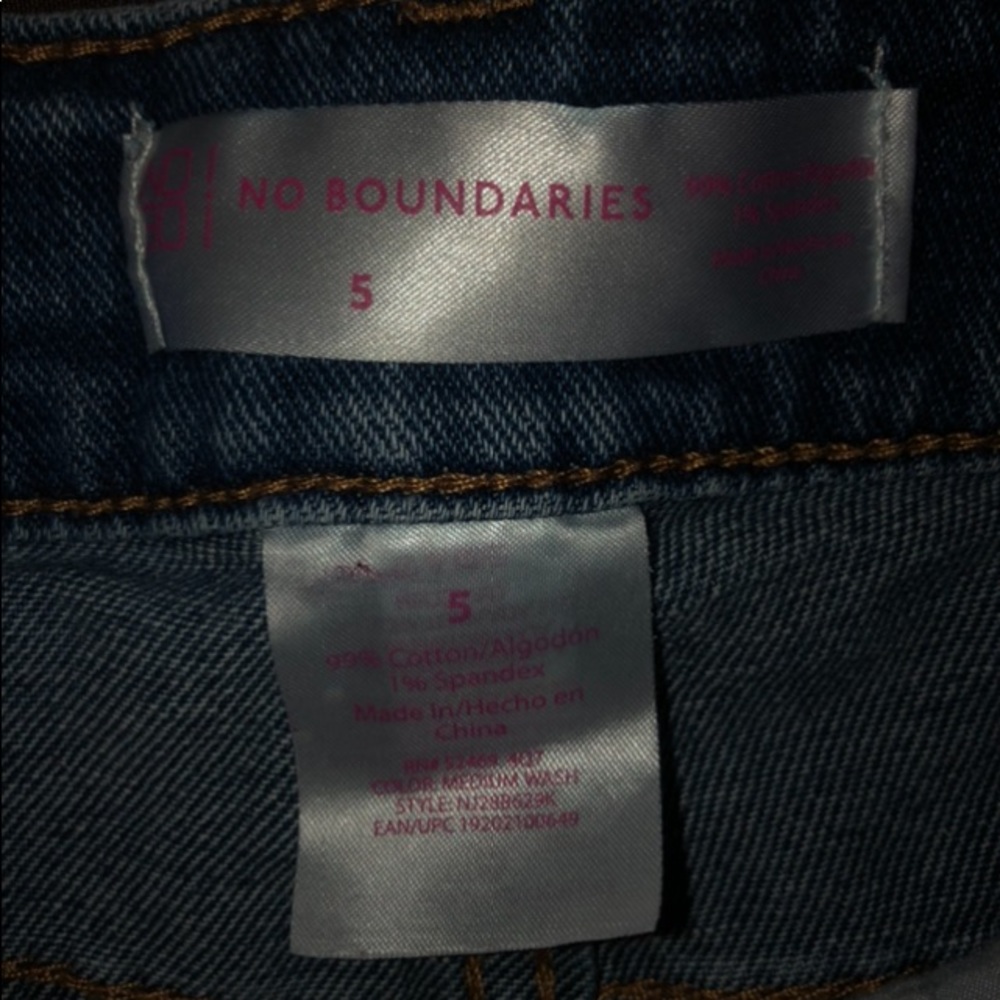 Jean Shorts ⭐️ - Picture 2 of 2